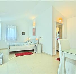 4 bedroom villa with pool near Sveti Lovrec, sleeps 8